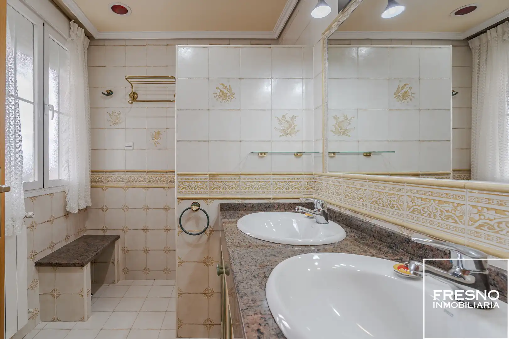 Bathroom of Detached homes for sale in Cobeña  with Air Conditioner, Heating and Private garden