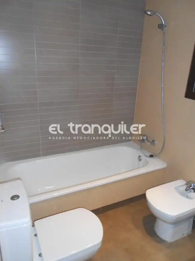 Bathroom of Flat for rent in Leganés  with Terrace, Storage room and Swimming Pool