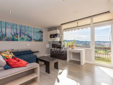 Flat with pool for sale in Ensanche