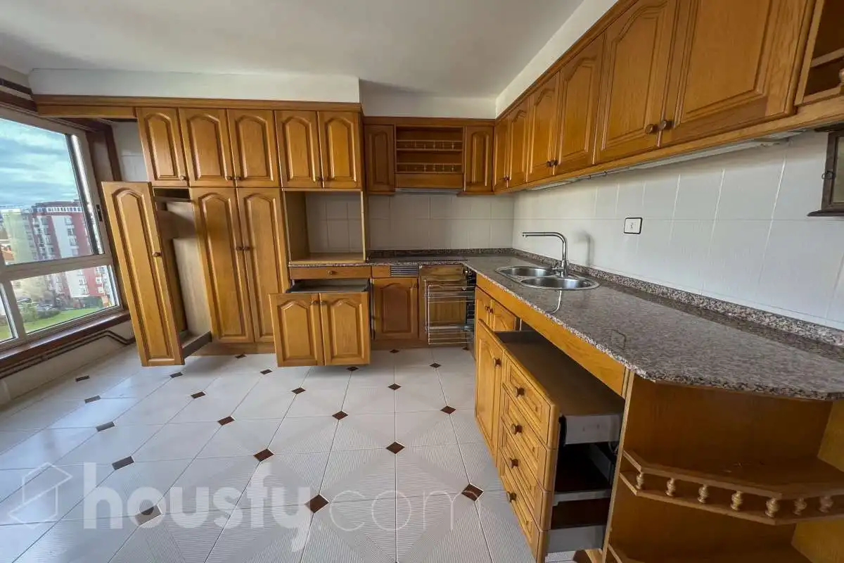Cuina de Pis en venda en Ferrol amb Aire condicionat, Calefacció i Parquet