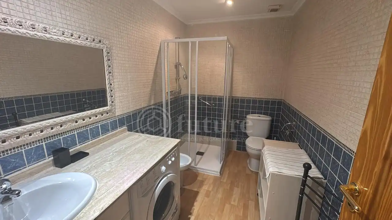 Badezimmer von Wohnung zur Miete in Salamanca mit Heizung und Möbliert