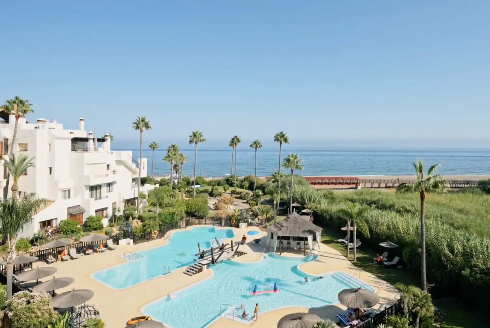 Habitación de Ático en venta en Estepona con Terraza, Piscina y Amueblado