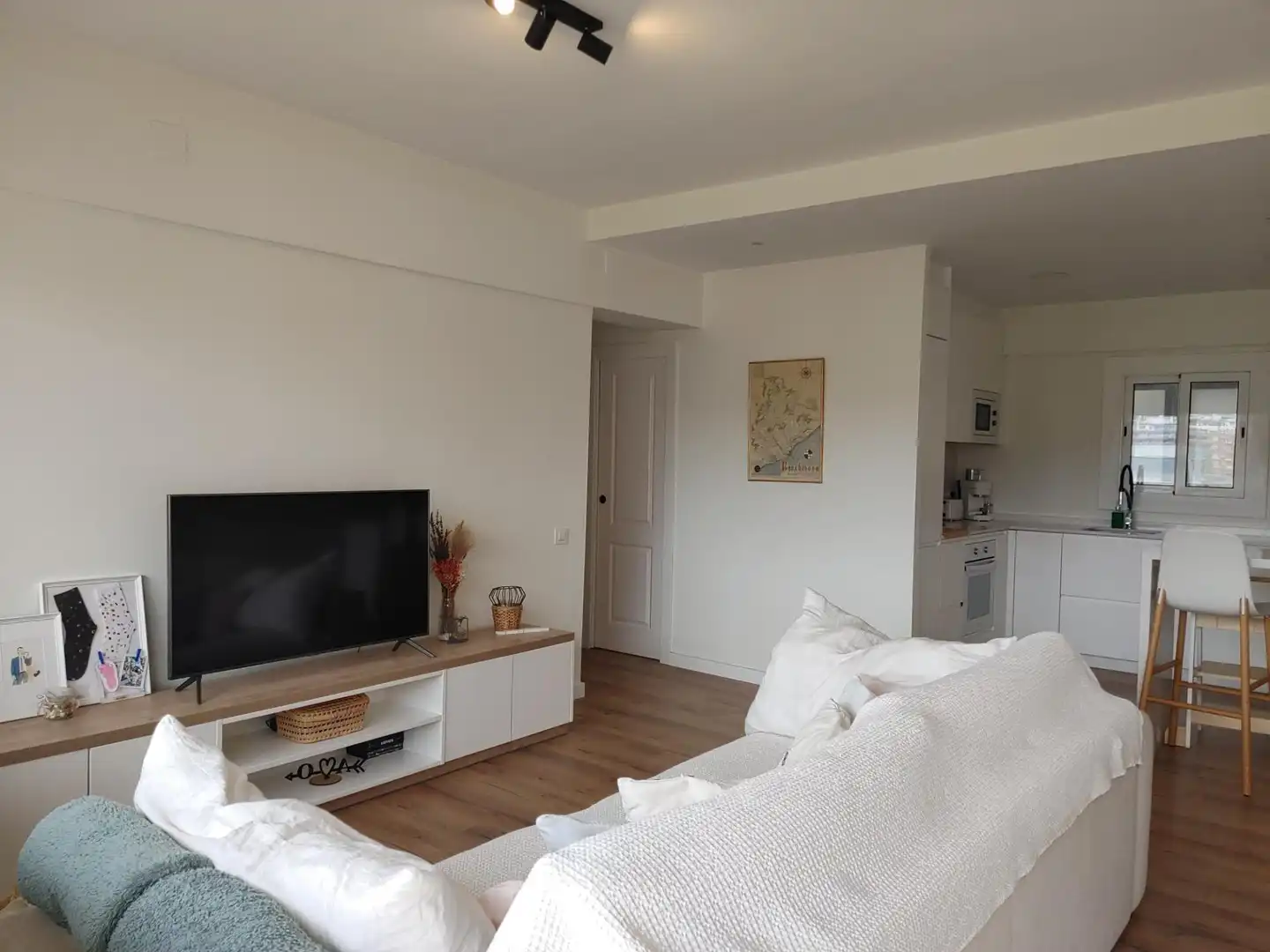 Living room of Flat for sale in L'Hospitalet de Llobregat  with Heating, Terrace and Balcony