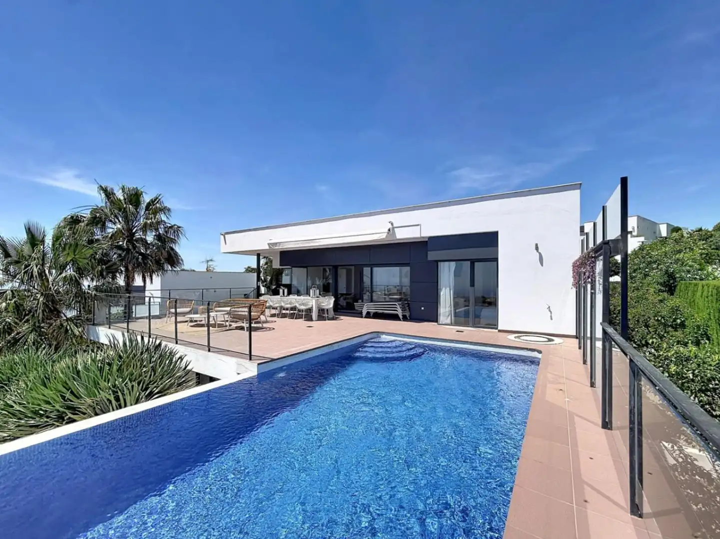 Vista exterior de Casa o chalet en venta en Benitachell / El Poble Nou de Benitatxell con Aire acondicionado, Calefacción y Jardín privado