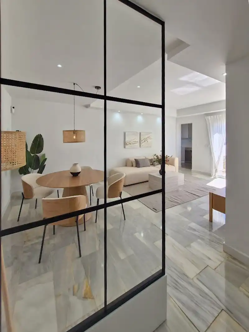 Sala d'estar de Apartament en venda en Estepona amb Terrassa, Piscina i Piscina comunitària