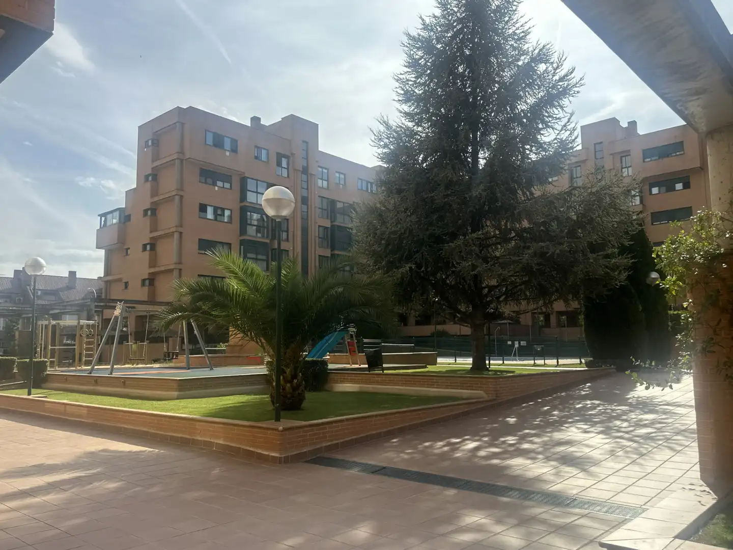 Vista exterior de Pis en venda en Madrid amb Aire condicionat, Calefacció i Jardí privat