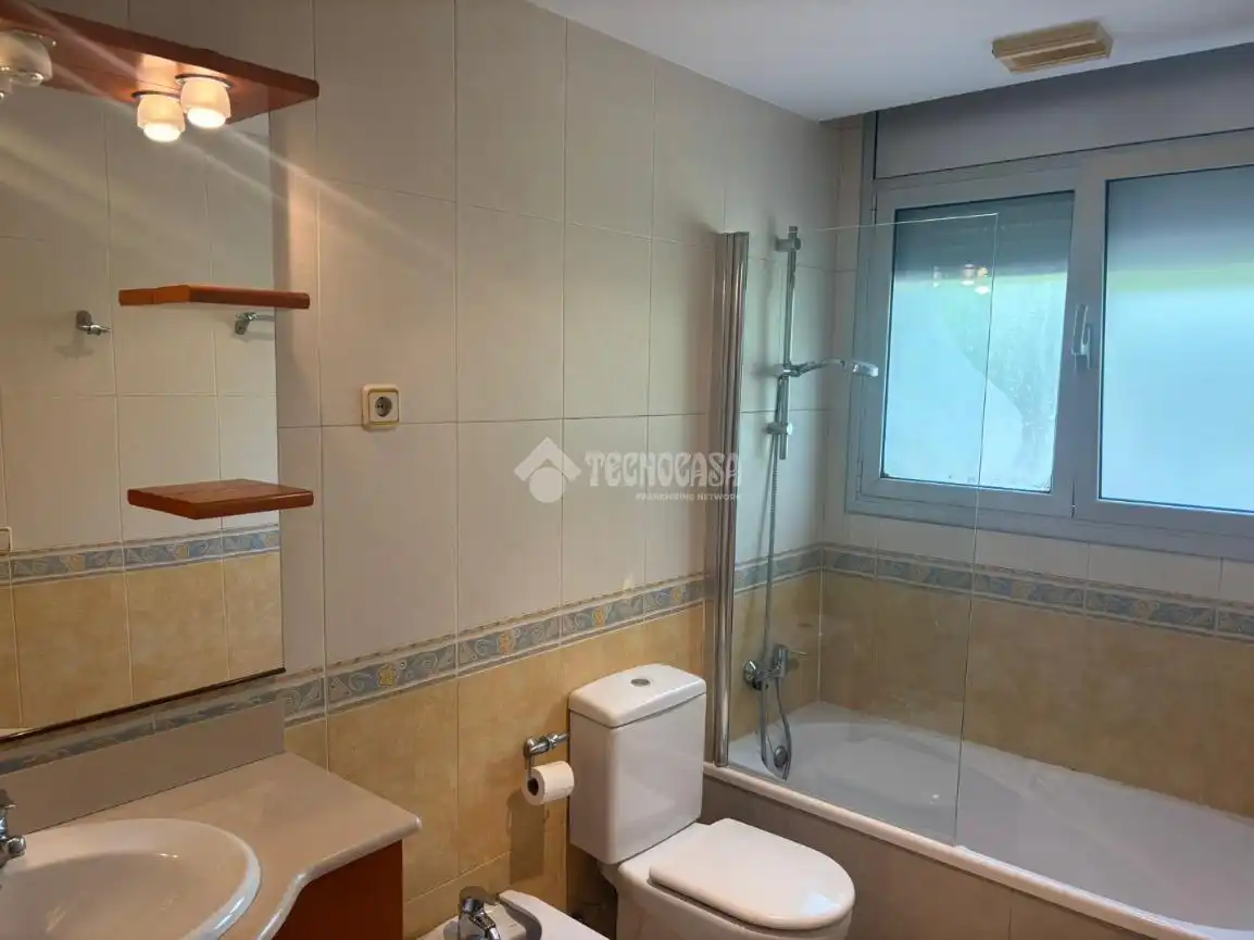 Bathroom of Flat for rent in Cerdanyola del Vallès  with Terrace