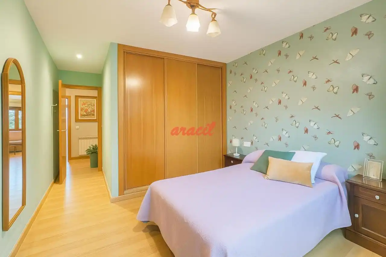 Habitación de Casa o chalet en venta en Ourense Capital  con Calefacción, Jardín privado y Terraza