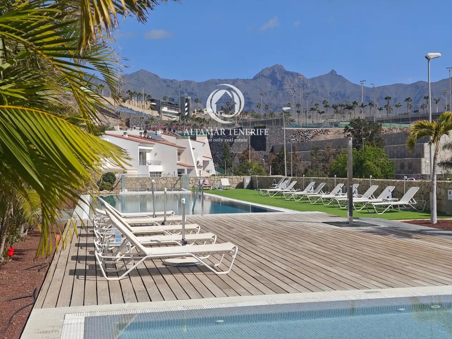 Vista exterior de Apartamento en venta en Adeje con Terraza, Trastero y Piscina