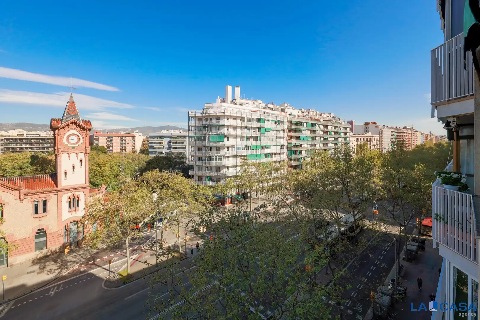 Exterior view of Flat for sale in  Barcelona Capital  with Balcony