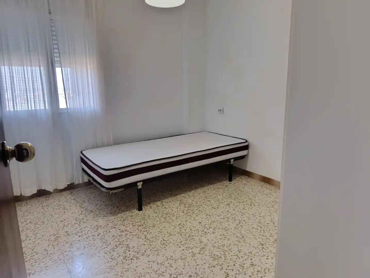 Habitación de Piso de alquiler en Dos Hermanas con Aire acondicionado, Terraza y Amueblado