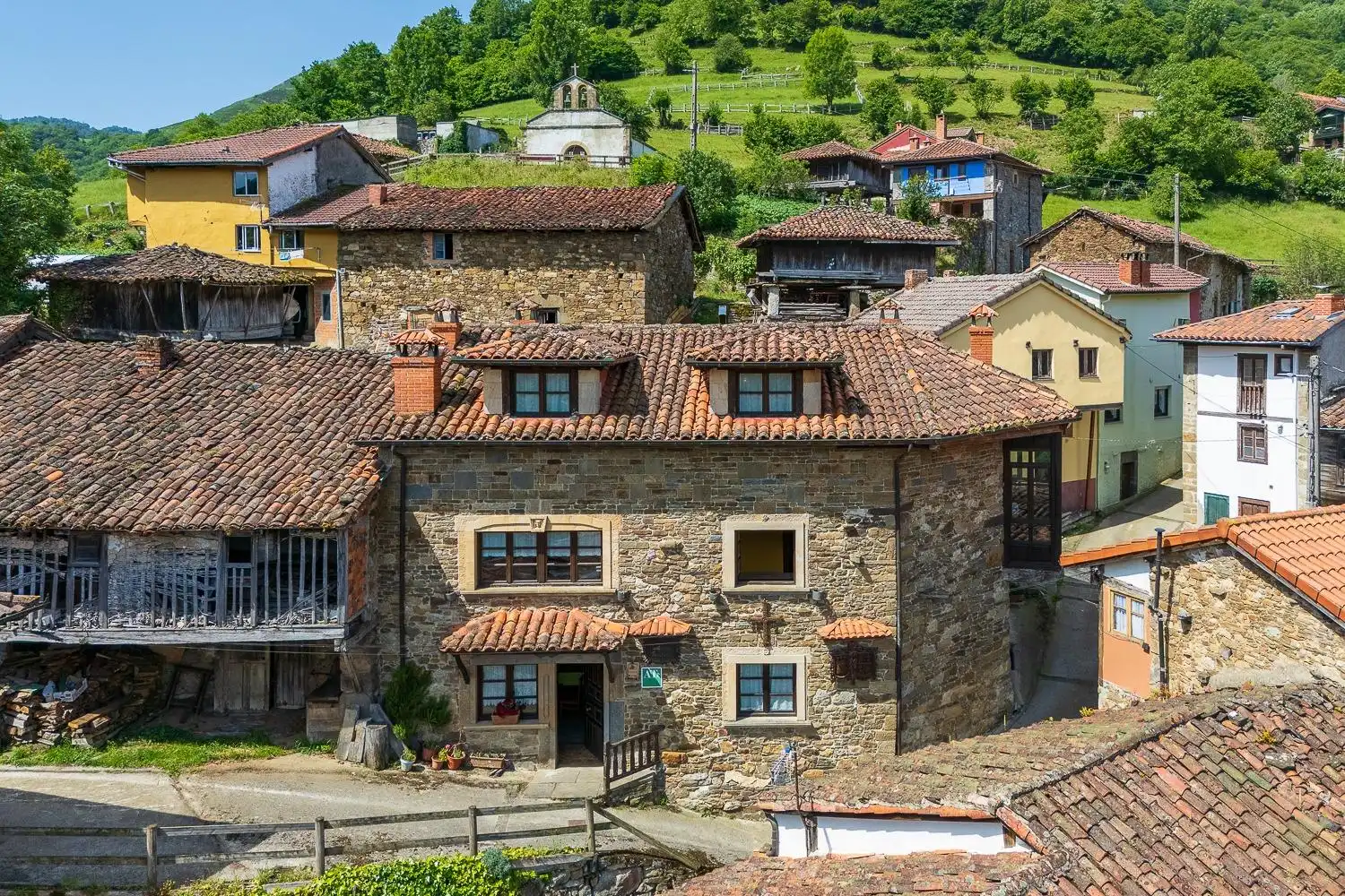Vista exterior de Casa o xalet en venda en Caso amb Calefacció i Moblat