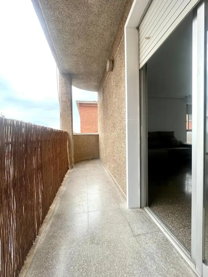 Piso de alquiler en Avenida de Ausiàs March, San Crispín