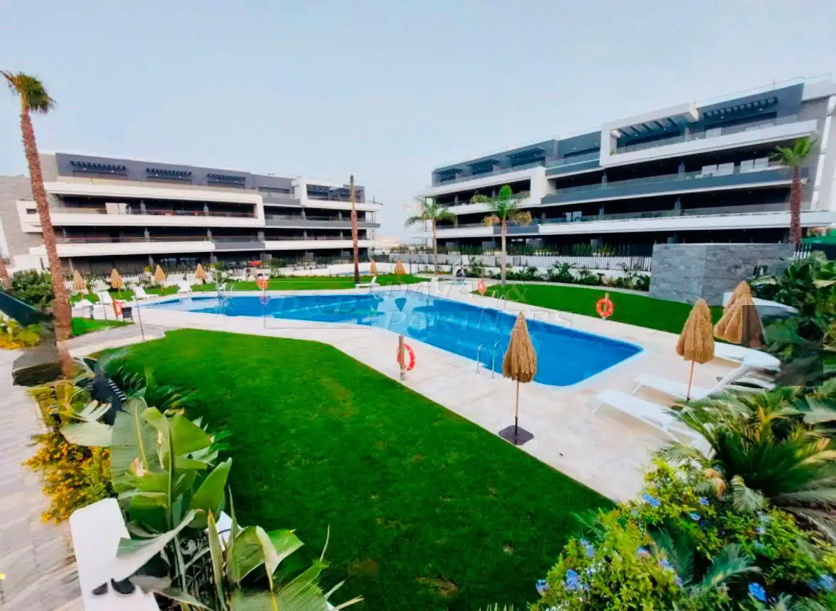 Piscina de Ático en venta en Torrevieja con Aire acondicionado, Calefacción y Terraza