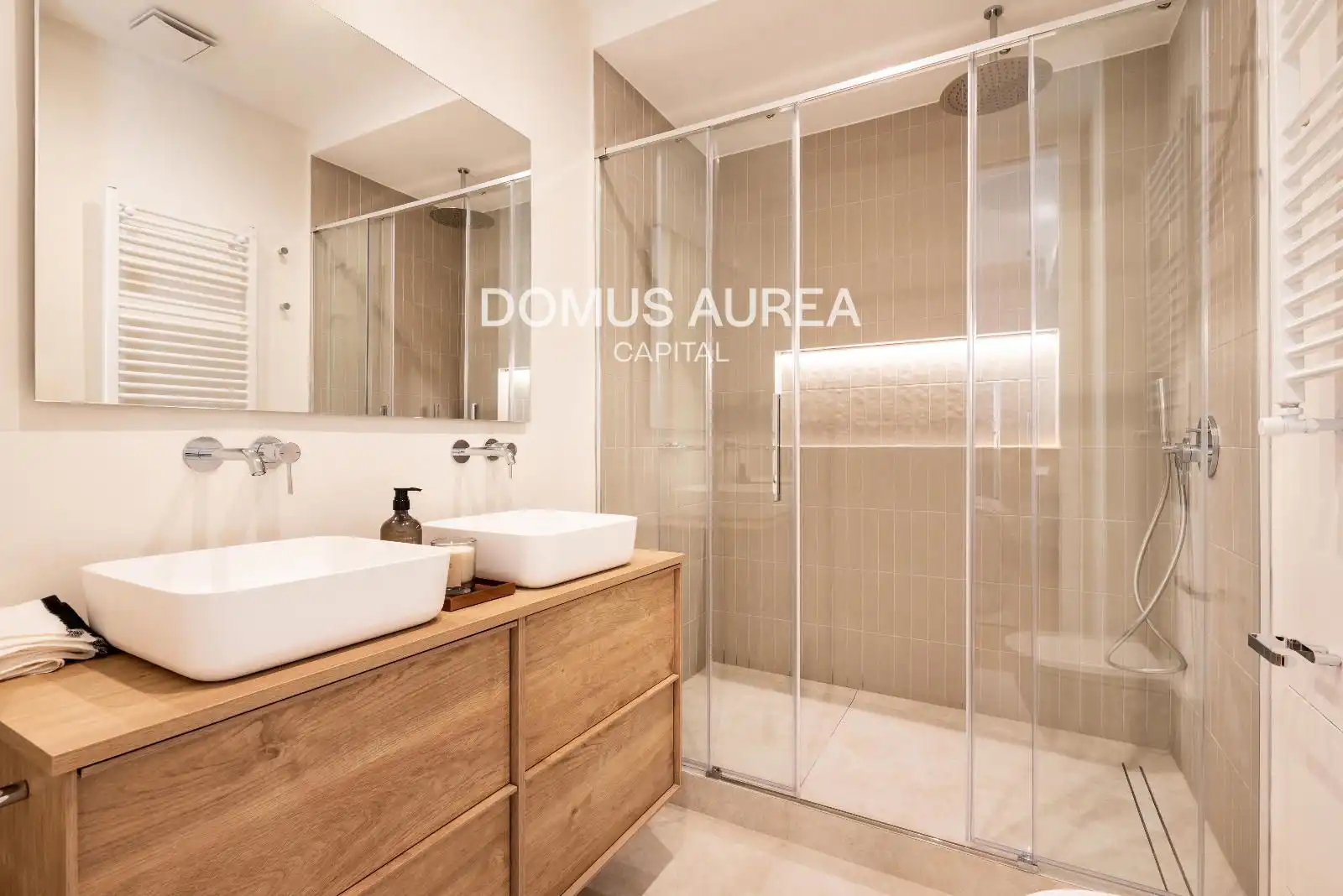 Badezimmer von Wohnung zum Verkauf in Madrid mit Klimaanlage, Parkett und Möbliert