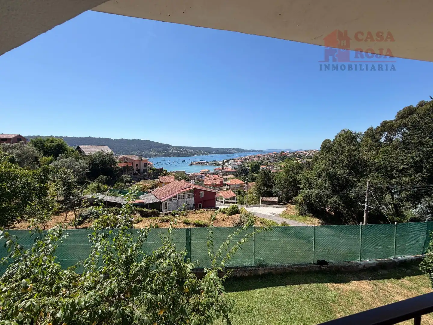 Vista exterior de Casa o xalet en venda en Cangas  amb Calefacció, Terrassa i Moblat