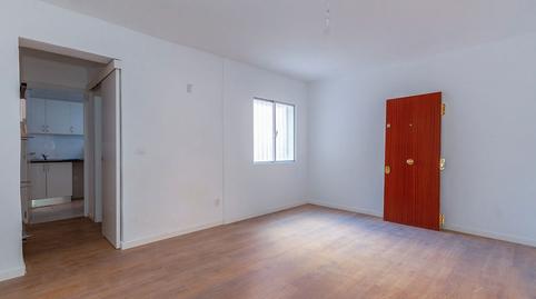 Foto 2 de Piso en venta en Almendrales,  Madrid Capital