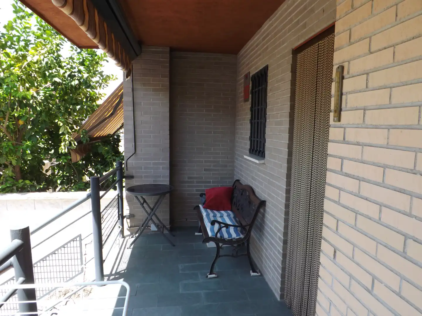Terrasse von Einfamilien-Reihenhaus zum Verkauf in Talavera de la Reina mit Klimaanlage, Heizung und Privatgarten