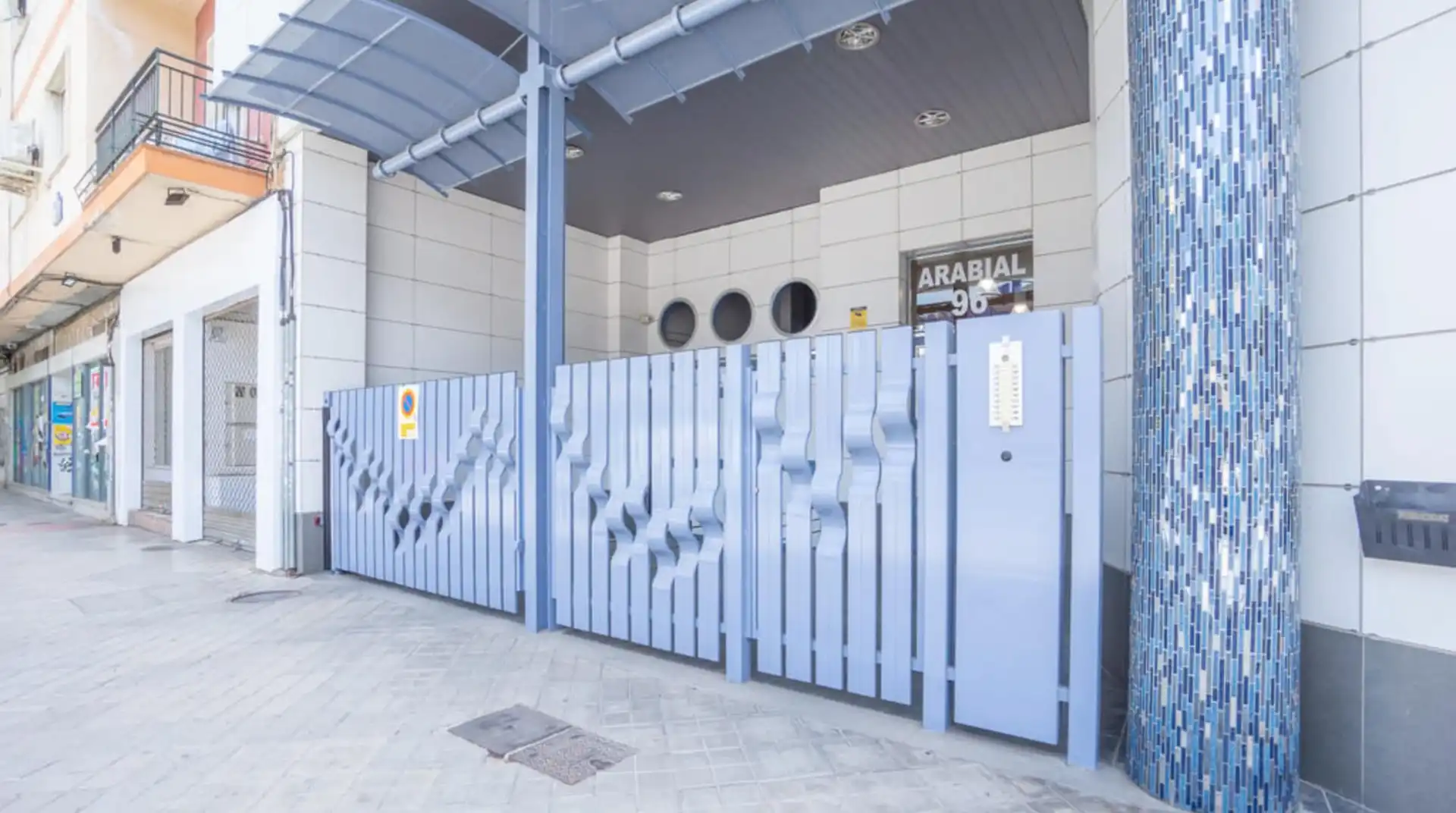 Exterior view of Garage for sale in Granada
