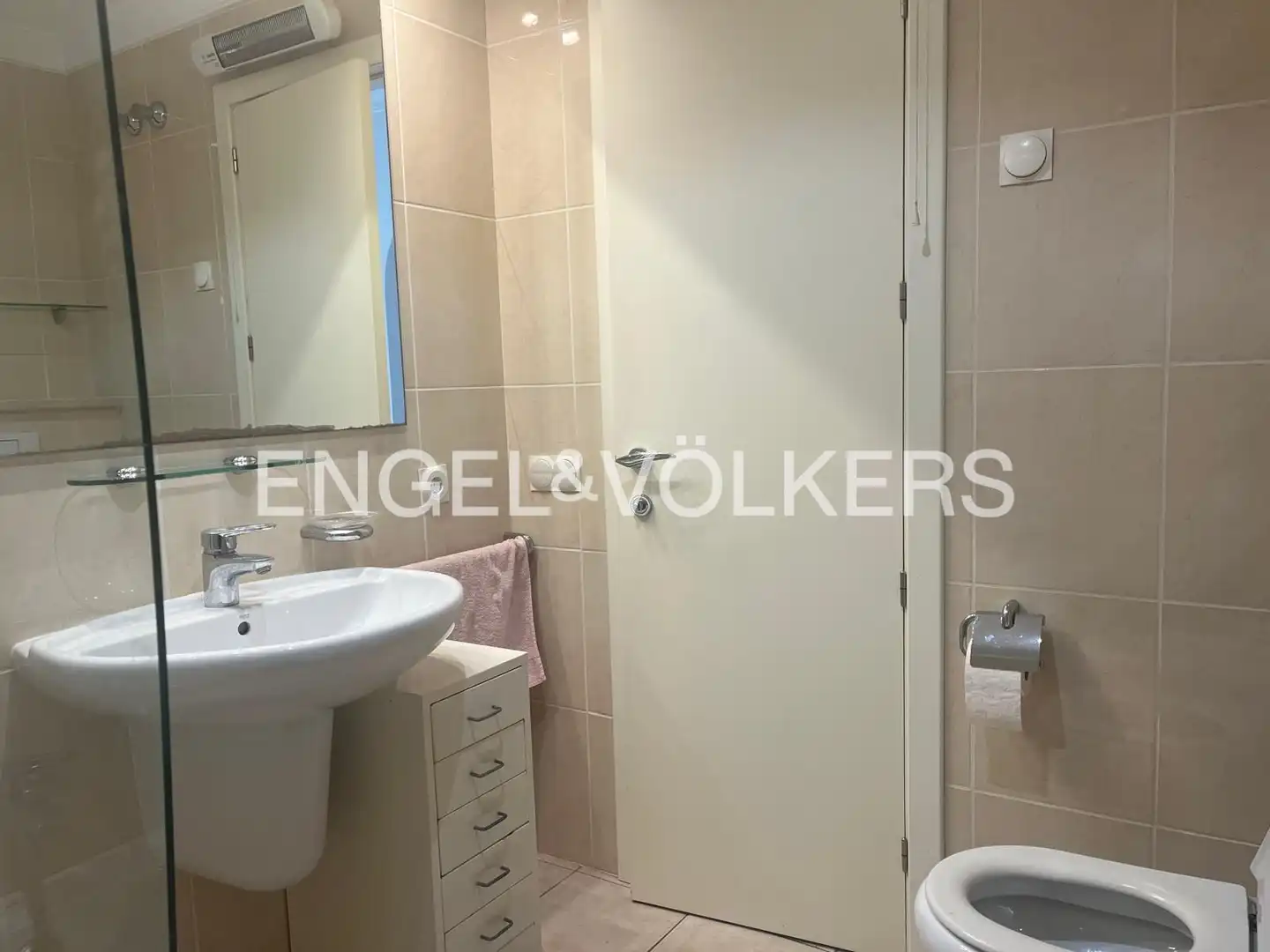 Baño de Casa adosada de alquiler en Oliva con Aire acondicionado, Calefacción y Jardín privado