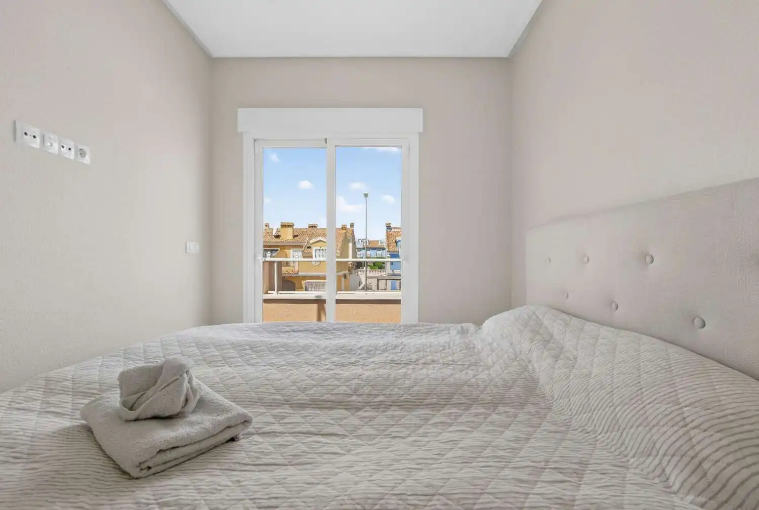 Habitación de Casa adosada en venta en Orihuela con Aire acondicionado, Calefacción y Terraza