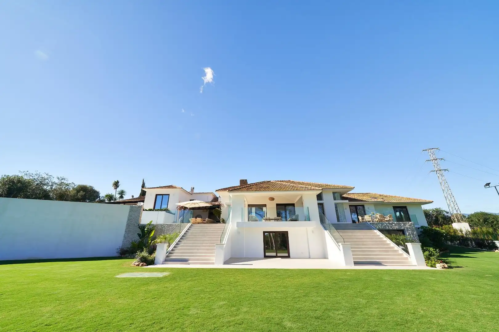 Vista exterior de Casa o chalet en venta en Marbella con Aire acondicionado, Calefacción y Jardín privado