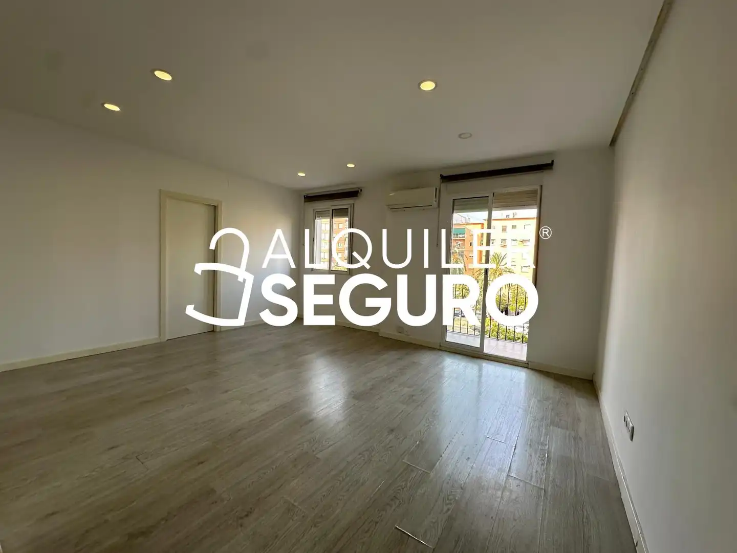 Habitación de Piso de alquiler en Valencia con Aire acondicionado y Amueblado