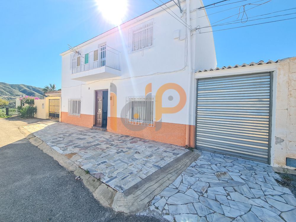 Vista exterior de Casa o xalet en venda en Zurgena amb Aire condicionat, Calefacció i Balcó