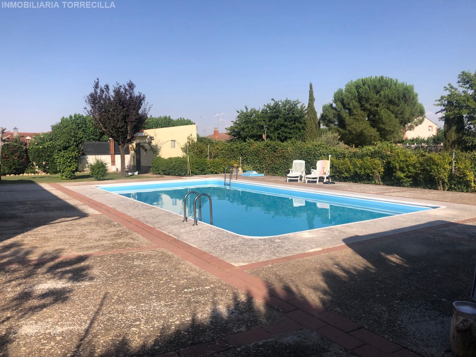 Piscina de Casa o xalet en venda en Cubillas de Santa Marta amb Calefacció, Terrassa i Traster