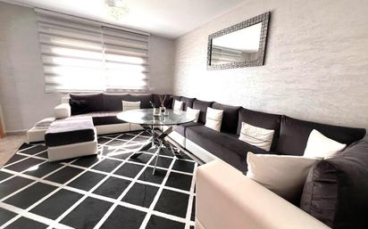 Wohnzimmer von Wohnung zum verkauf in Figueres mit Klimaanlage