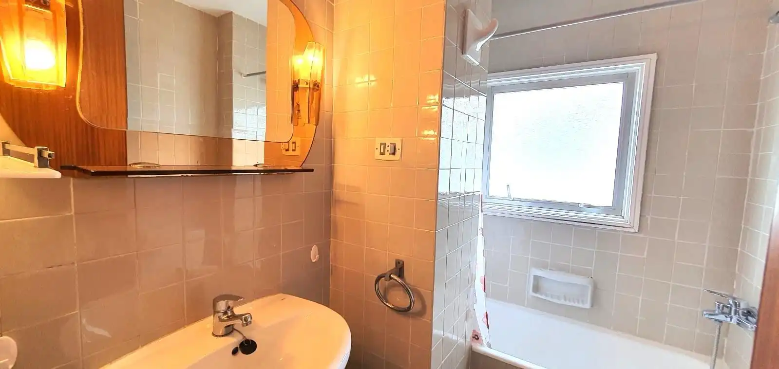 Bany de Apartament en venda en Benidorm amb Jardí privat, Terrassa i Balcó