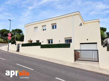 Villa avec jardin à vendre à Carrer de Santa Cristina 1