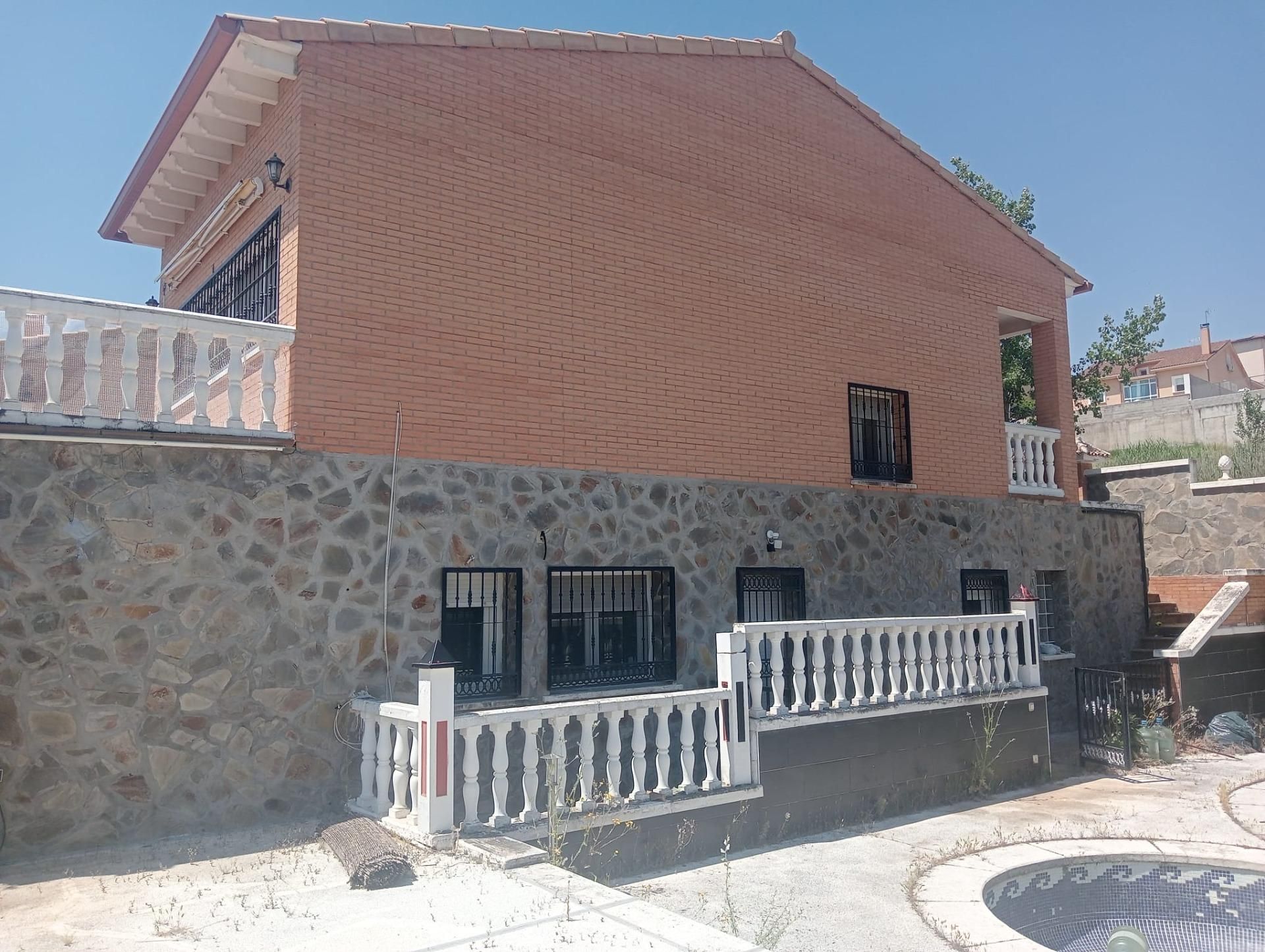 Exterior view of House or chalet for sale in Seseña  with Air Conditioner, Terrace and Swimming Pool
