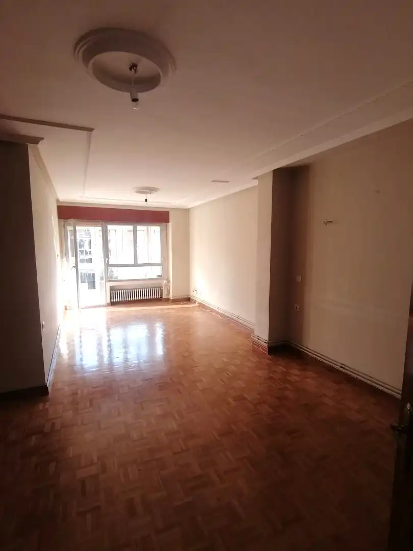 Wohnzimmer von Wohnung zur Miete in Gijón  mit Heizung, Parkett und Terrasse