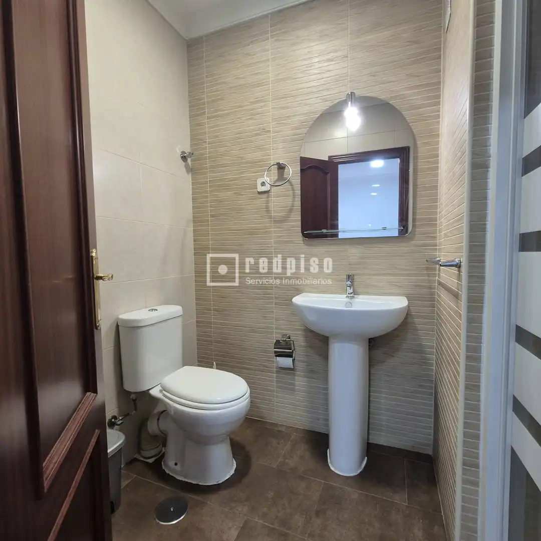 Bathroom of Flat for sale in Sevilla  with Air Conditioner, Heating and Terrace