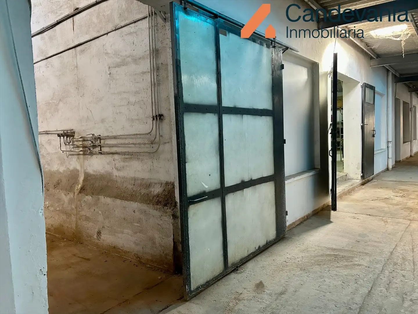 Vista exterior de Nave industrial en venta en Zuera