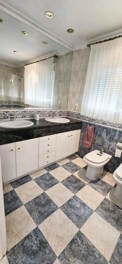 Baño de Piso de alquiler en Petrer con Aire acondicionado, Calefacción y Amueblado