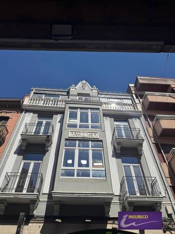 Edificio en Venta en El Reloj en La Bañeza