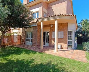 Vista exterior de Casa adosada en venda en  Logroño amb Aire condicionat, Terrassa i Piscina