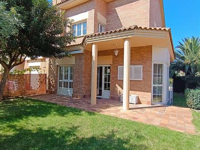 Vista exterior de Casa adosada en venda en  Logroño amb Aire condicionat, Terrassa i Piscina