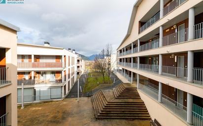 Vista exterior de Pis en venda en Sabiñánigo amb Calefacció, Jardí privat i Terrassa