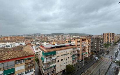 Vista exterior de Pis en venda en  Granada Capital amb Calefacció, Terrassa i Balcó