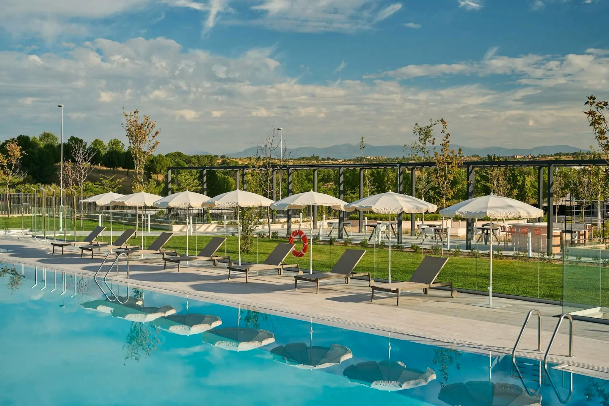 Piscina de Pis de lloguer en Alcobendas amb Aire condicionat, Calefacció i Moblat
