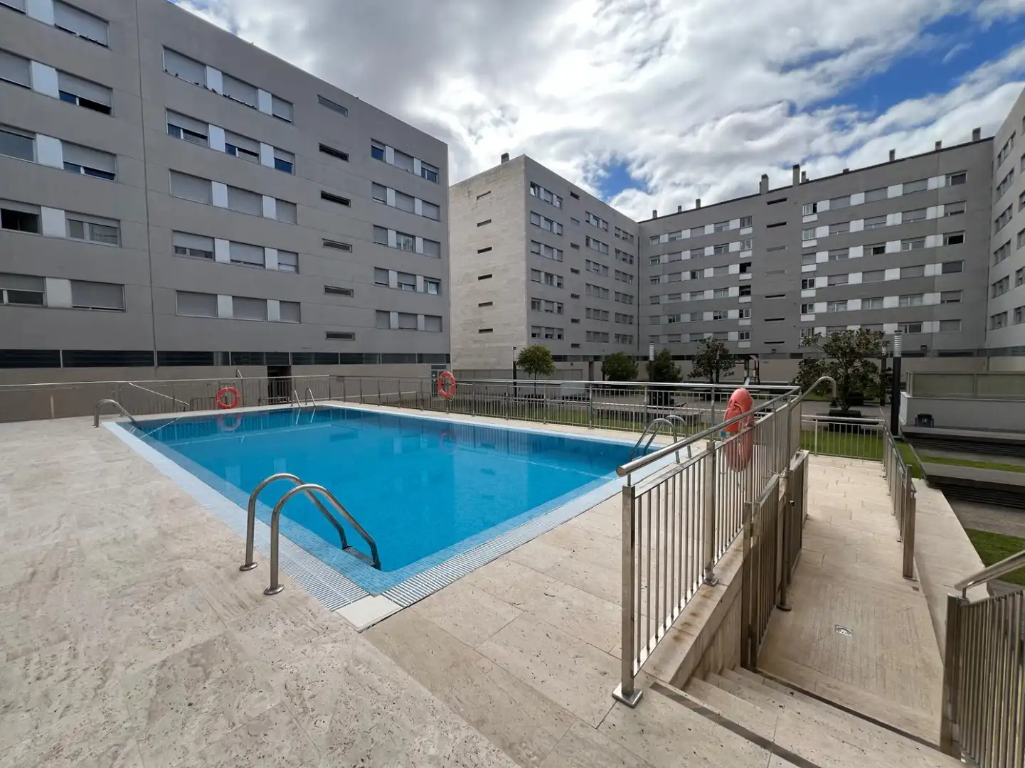 Piso con terraza en venta en Los Lirios
