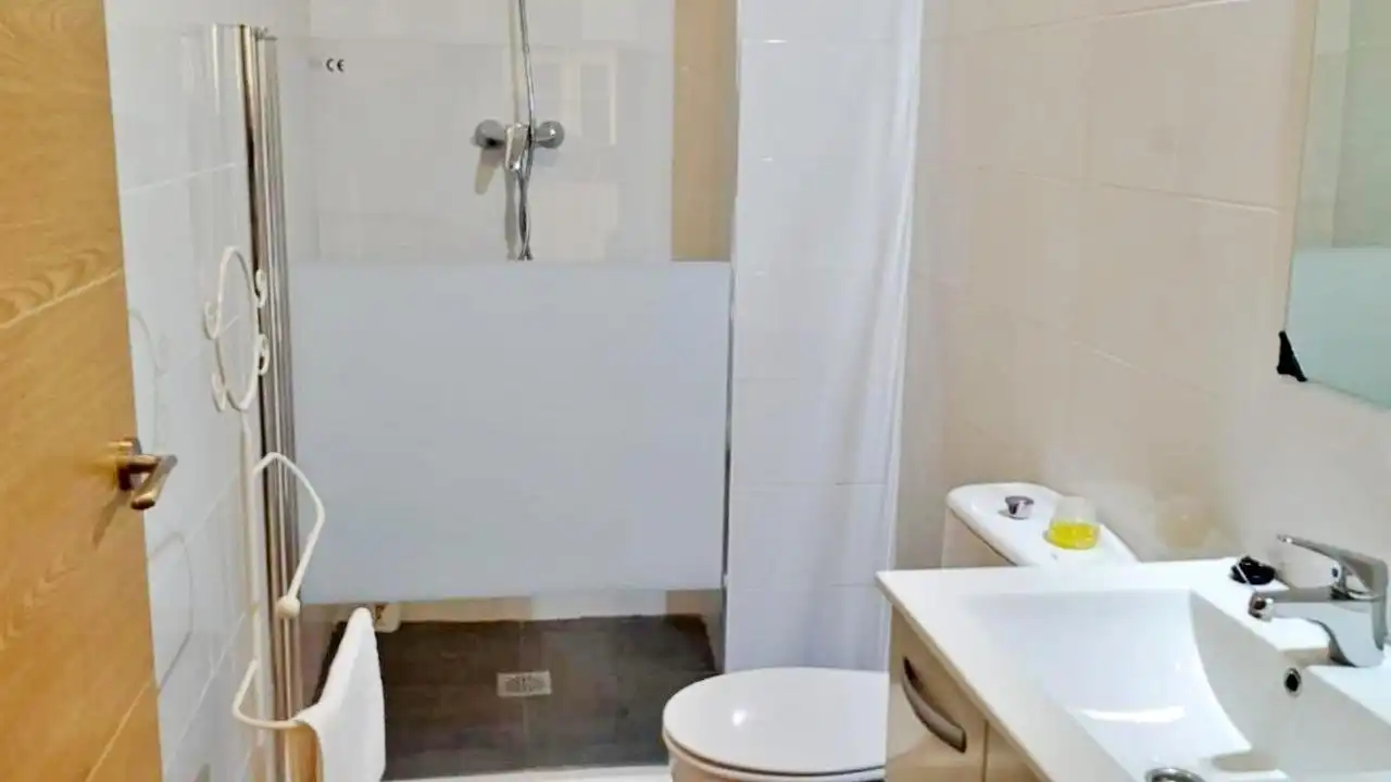 Baño de Casa o chalet en venta en Alcalá del Júcar con Aire acondicionado, Jardín privado y Terraza