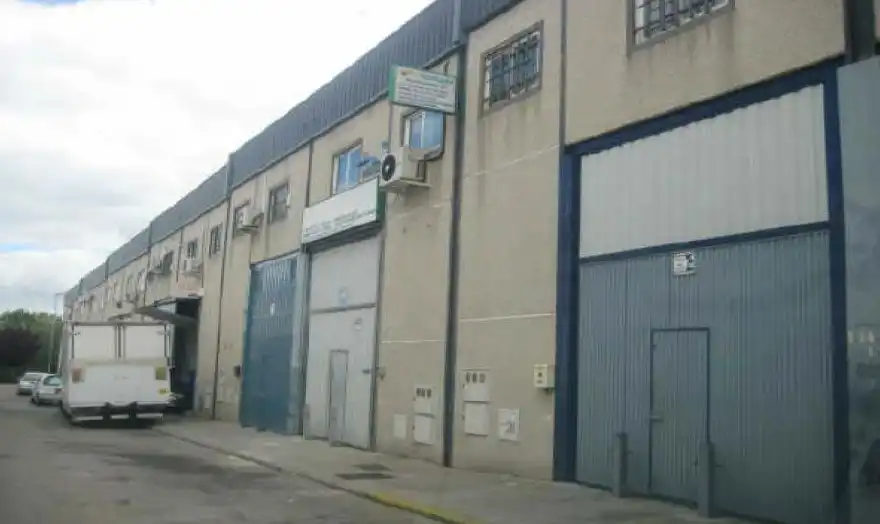 Industrial building for sale in Calle del Cincel 5