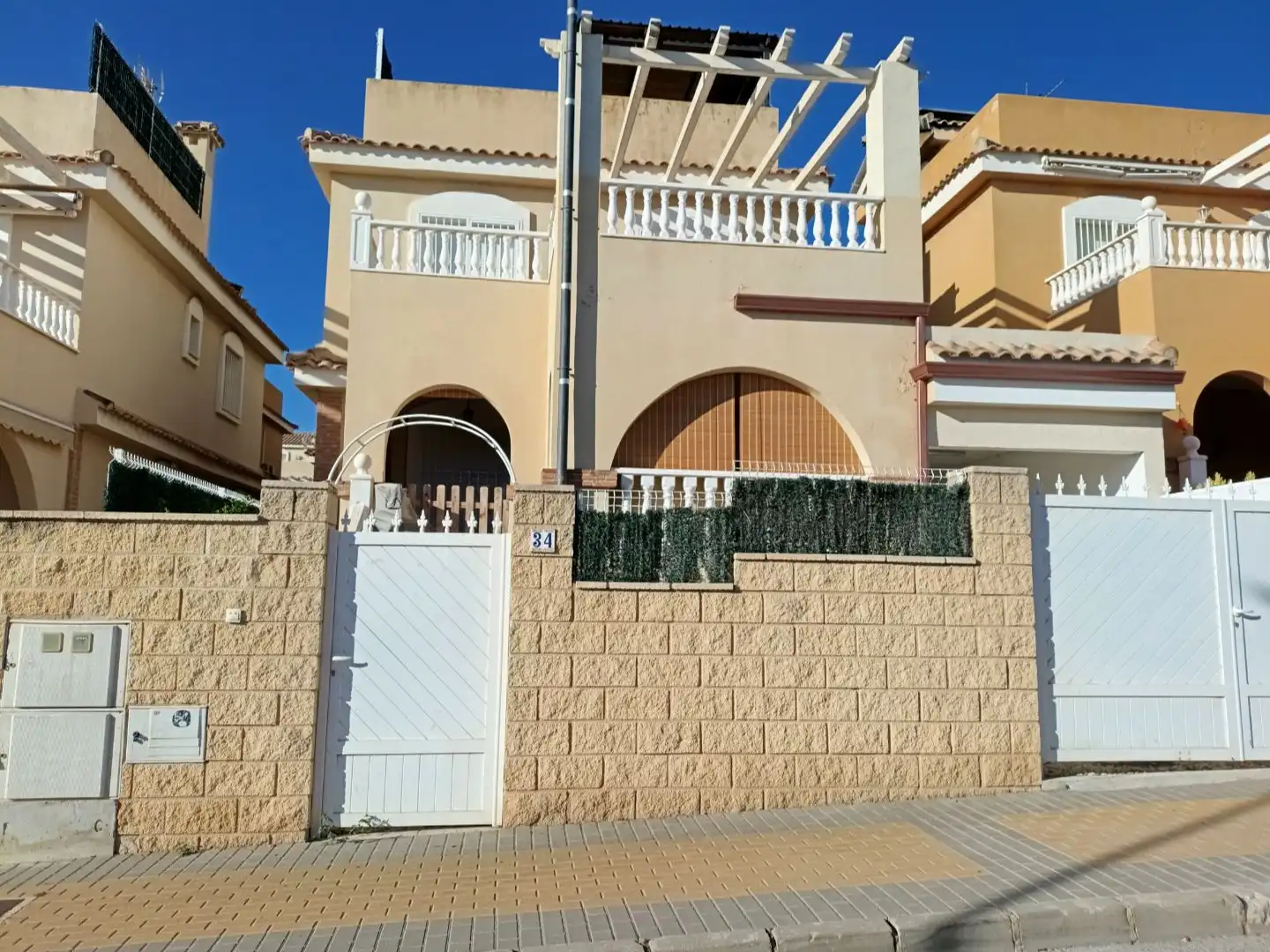 Detached house with garden for sale in Calle Jorge Manrique 1