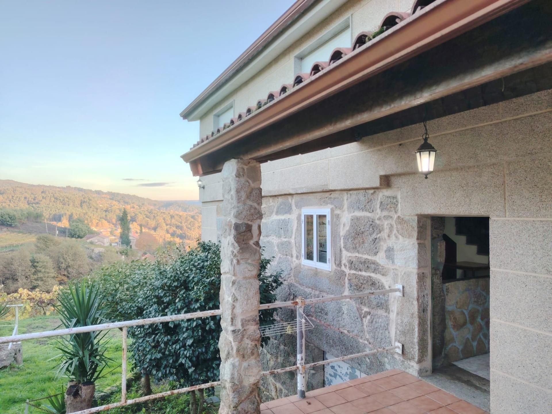 Vista exterior de Casa o xalet en venda en Crecente amb Calefacció