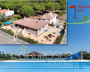 Piscina de Casa o xalet en venda en Aldeamayor de San Martín amb Aire condicionat, Terrassa i Piscina