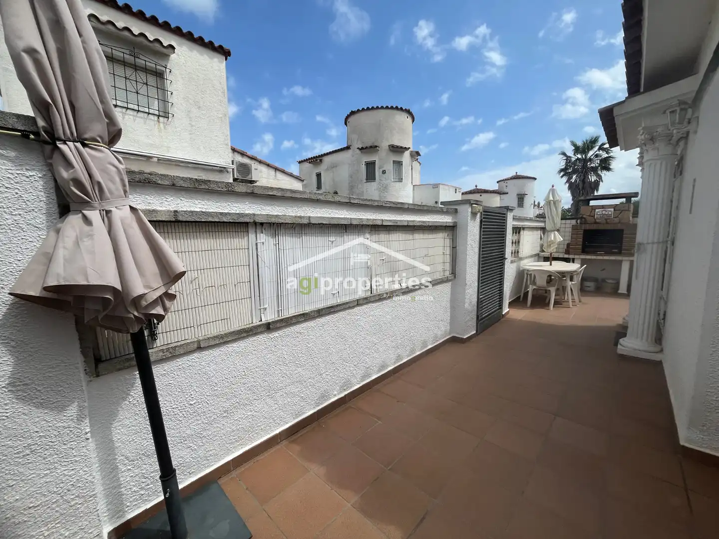 Vista exterior de Casa o xalet en venda en Empuriabrava amb Aire condicionat i Terrassa